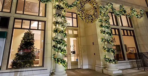 A store front-side decorated with Window Genie’s commercial holiday lighting service 